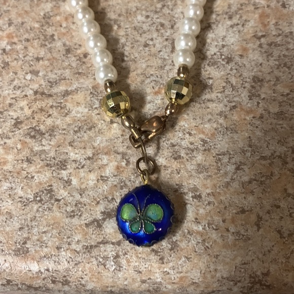 Pearl Necklace with Butterfly Bead Clasp - Picture 2 of 4